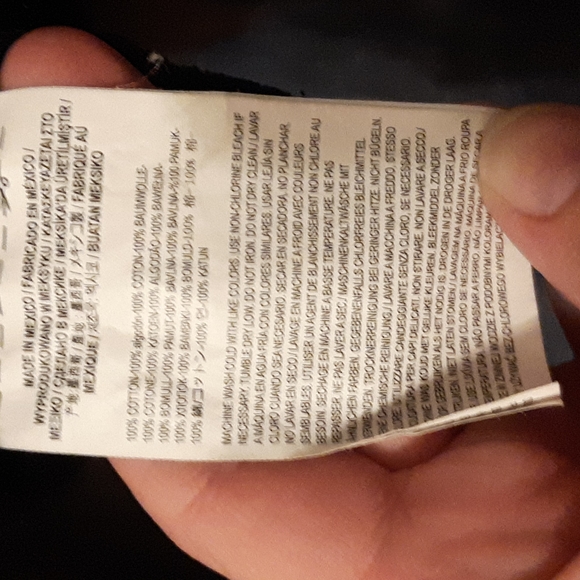 EUC Vans long sleeve cropped tee shirt roses & checkered print on back ex-small - Picture 5 of 5